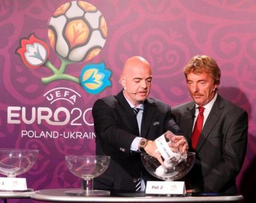 Sorteo de los Play Offs en la sede de la UEFA. Foto:laifnormacion.com/EFE